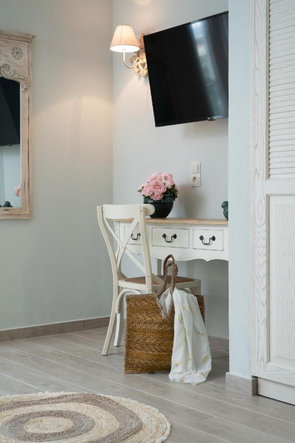 Mon Avis Boutique Hotel Chrysi Ammoudia Bagian luar foto